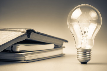 思念、想念、怀念、惦念如何区别？